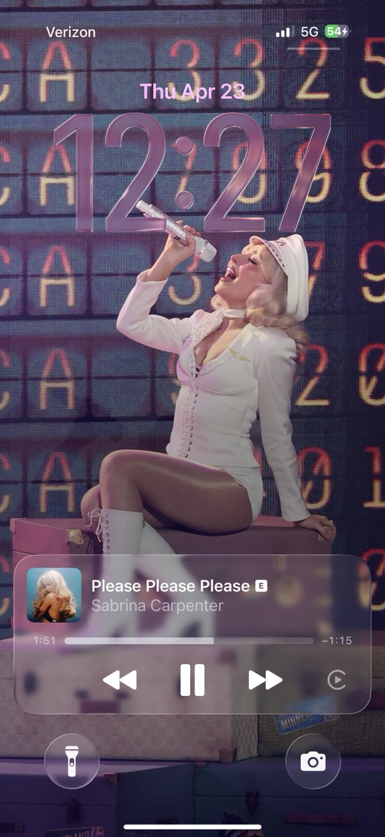 z - Carrie 🌈🏒 tweet media