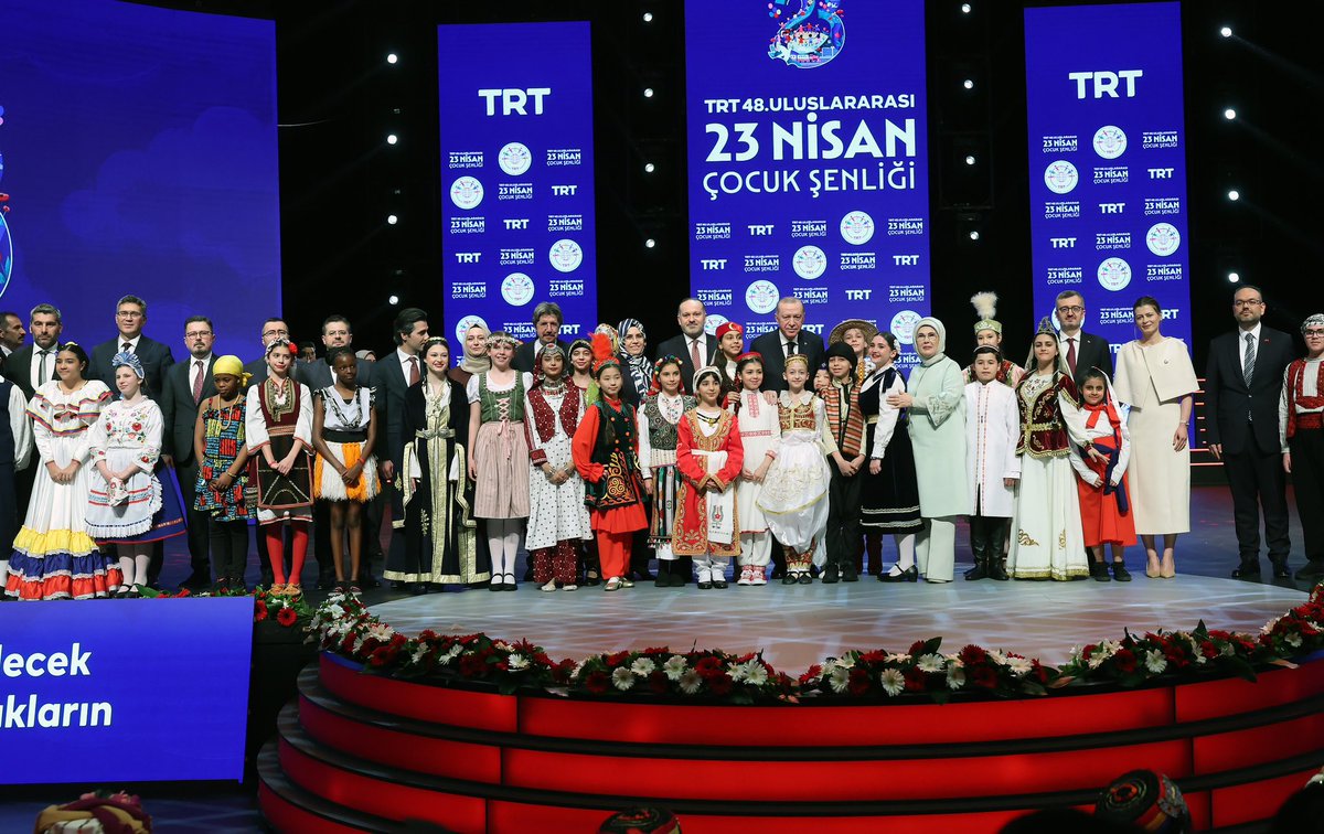 iletisim's tweet image. Cumhurbaşkanımız Sayın Recep Tayyip Erdoğan, TRT 48. Uluslararası 23 Nisan Çocuk Şenliği Gala Programı’nda konuştu.

iletisim.gov.tr/turkce/haberle…