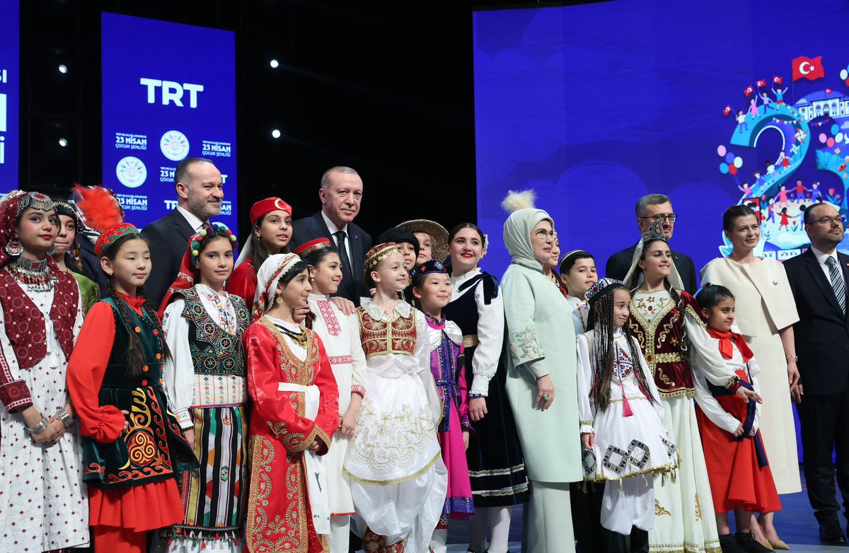 iletisim's tweet image. Cumhurbaşkanımız Sayın Recep Tayyip Erdoğan, TRT 48. Uluslararası 23 Nisan Çocuk Şenliği Gala Programı’nda konuştu.

iletisim.gov.tr/turkce/haberle…