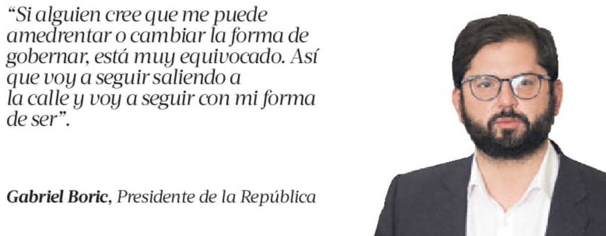 fotohistoriacl's tweet photo. Gabriel Boric hace 4 años, después de que lo intentaran agredir con una piedra. https://t.co/t7BnSczhgk