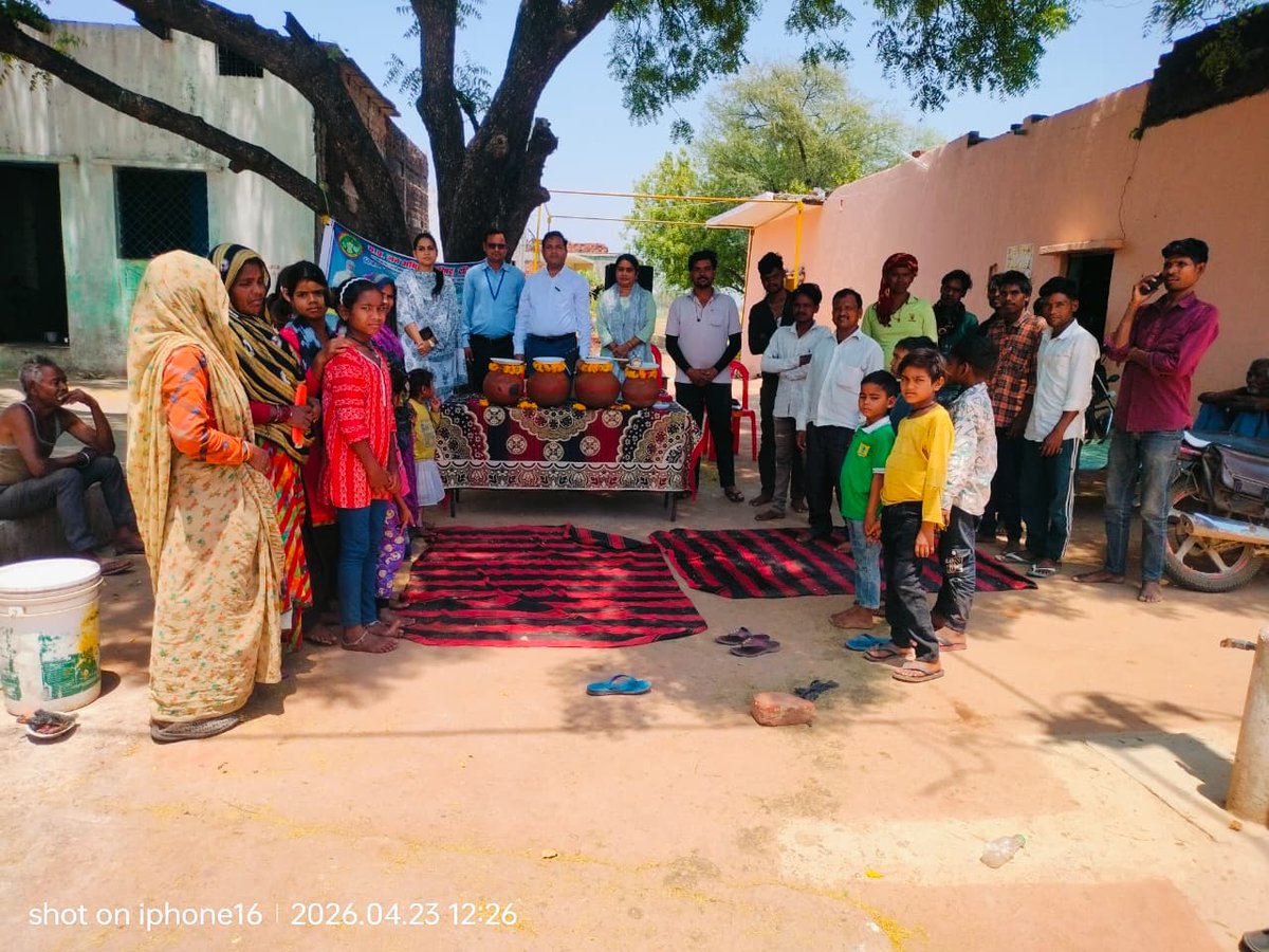 PROJSDatia's tweet image. जल गंगा संवर्धन अभियान के तहत तरगुआ में जल स्रोत सेवा समागम 💧

मध्य प्रदेश जन अभियान परिषद द्वारा जल गंगा संवर्धन अभियान के अंतर्गत तरगुआ आदिवाशी डेरा पर स्वच्छता,पौधारोपण,प्याऊ एवं पक्षी सेवा जैसी गतिविधियों के माध्यम से पर्यावरण संरक्षण का संदेश दिया।

#दतिया  #datia