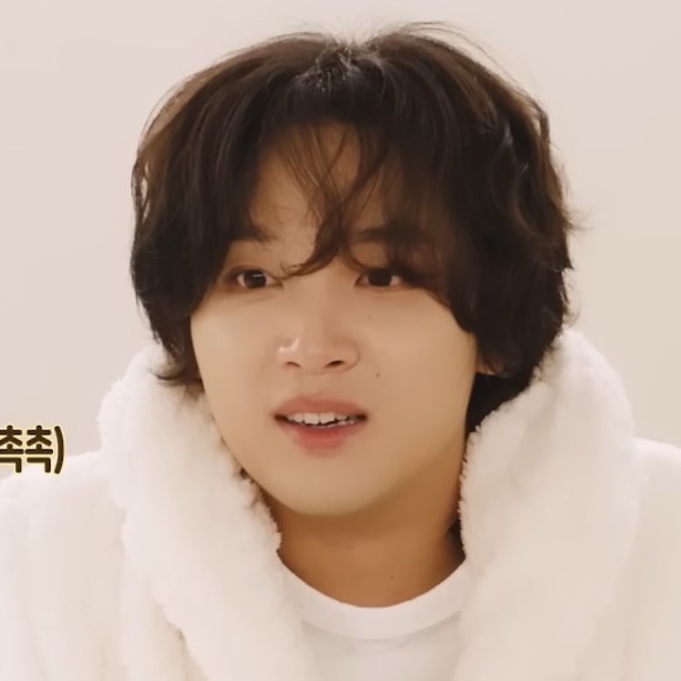 haechan has the sweetest baby bear face 🥹