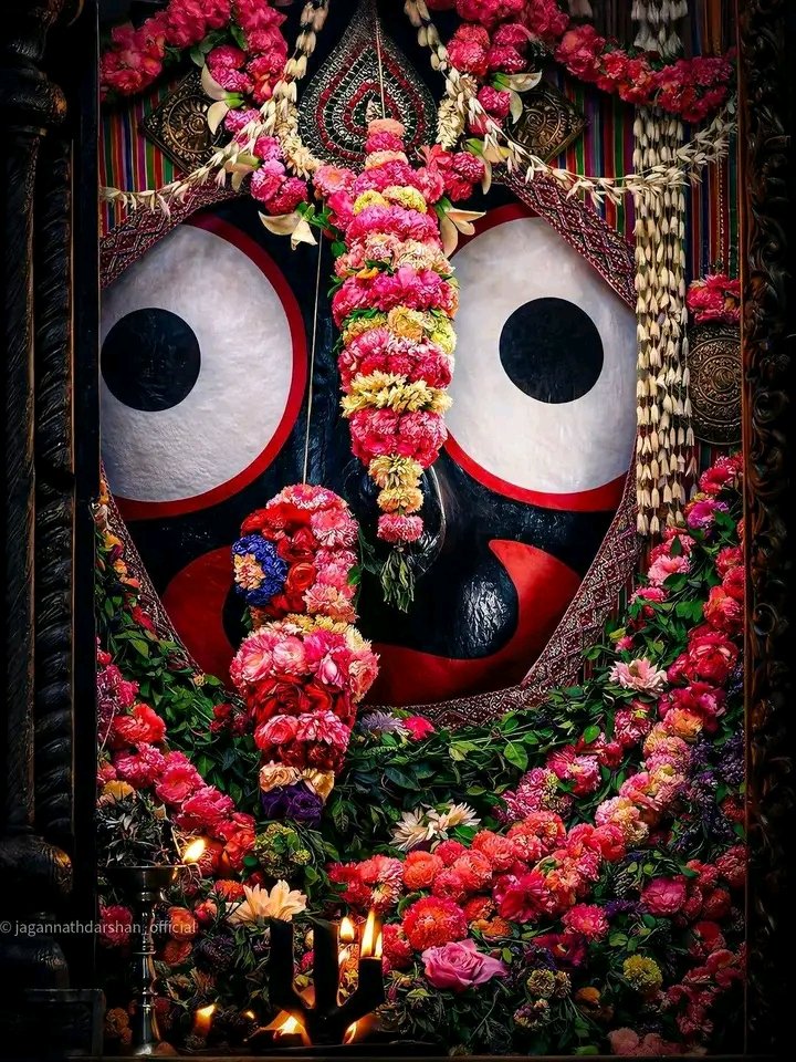 megha65505's tweet photo. ମଣିଷ ସବୁବେଳେ ଦୁଇଟି ଜାଗାରେ ହାରିଯାଏ, ଗୋଟିଏ ତା ପରିବାର ଆଉ ଗୋଟିଏ ତା ମନ ପସନ୍ଦର ମଣିଷ ପାଖରେ  |
#ମଣିମା 🙏 https://t.co/0HUnC6mDZw