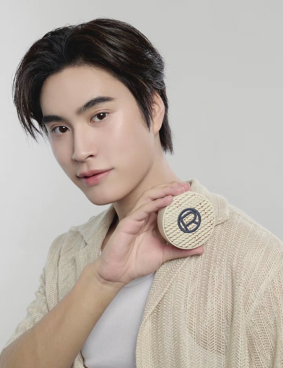 GeminiFourthBR's tweet image. 👑 • #BRAND • Atualização do Gemini com L'Oreal em seu Instagram (@.gemini_nt).

"O verão está chamando...📞

 Apaixone-se por cada toque desta Edição Limitada!! L'Oreal Paris Infaillible Fresh Wear Raffia Cushion, o item que você não pode perder 🖤"

🔗 instagram.com/p/DXdj7VPCYhA/…