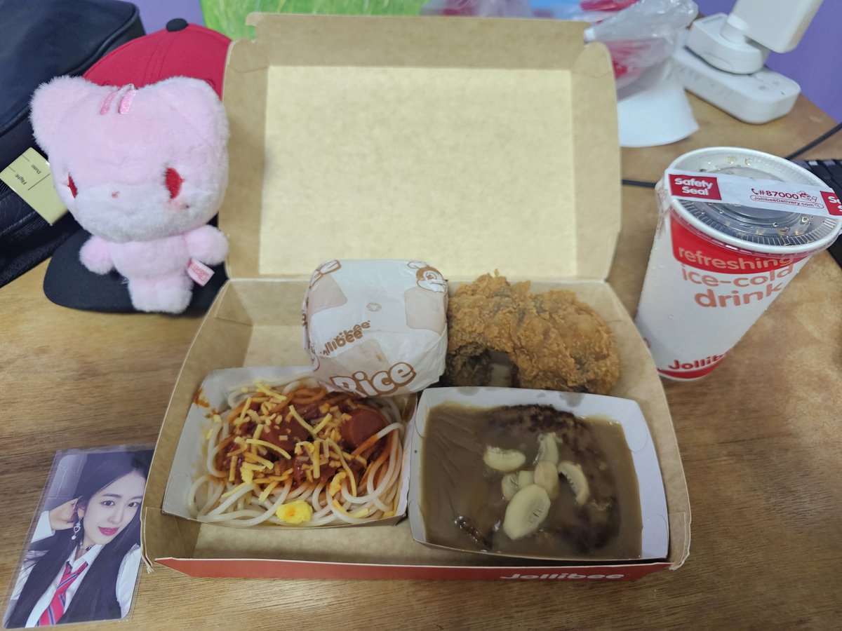 charles is seeing ive | temp san antonio spurs fan tweet media