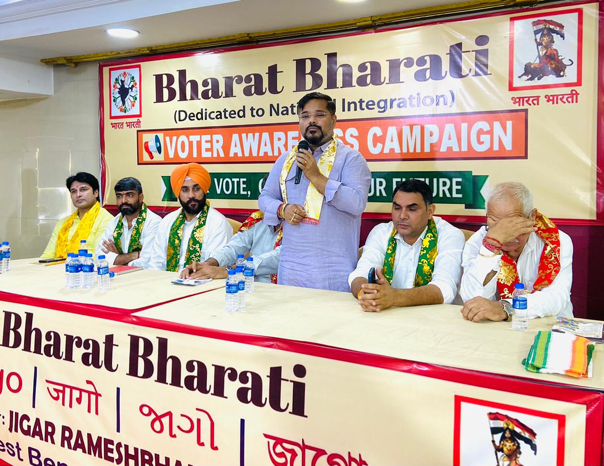 SushantaBJP's tweet photo. আজ সন্ধ্যায় ভবানীপুরে এই আসনের প্রার্থী তথা বিরোধী দলনেতা শ্রী শুভেন্দু অধিকারী মহোদয়ের উপস্থিতিতে ভোটার সচেতনতা প্রচারাভিযানে অংশগ্রহণ করি।

आज शाम मैंने भवानीपुर में इस सीट के उम्मीदवार और विपक्ष के नेता श्री शुवेंदु अधिकारी की उपस्थिति में एक मतदाता जागरूकता अभियान में भाग लिया।

@BJP4Bengal @SuvenduWB