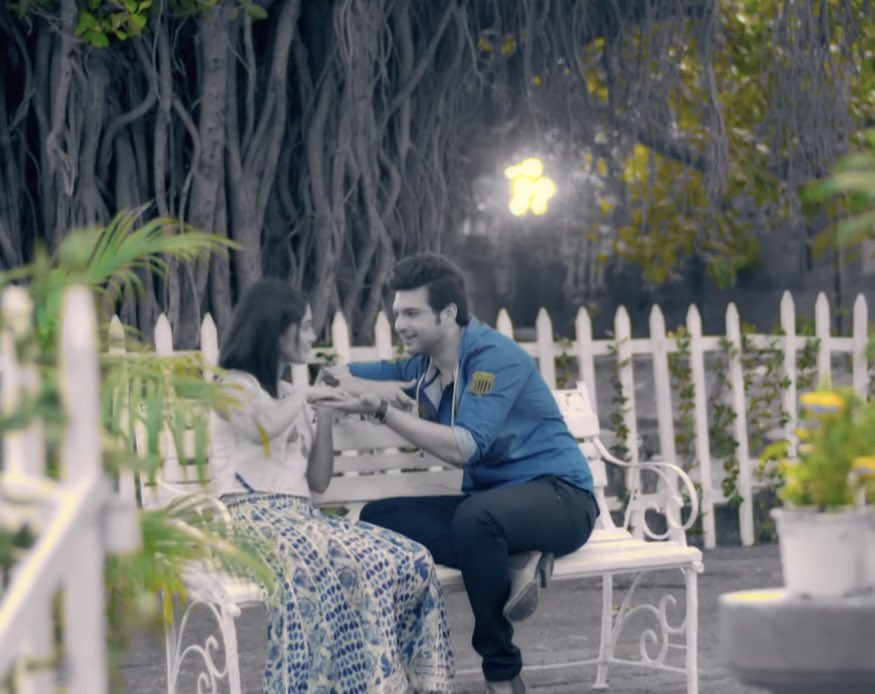 Dkp inki beti bhi third angle ho skti thi uske liye Kaira ko ku toda😭
They were so cute childhood friends to lovers but dkp ruined them too