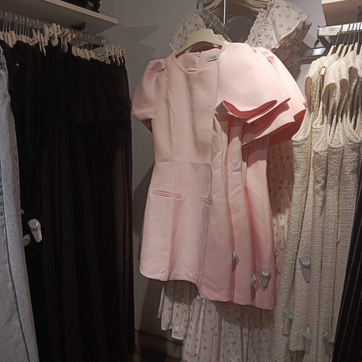 Aye64279193056's tweet image. Bugün #LCW de @zeyatilgan ı buldummmm 🌷🌷