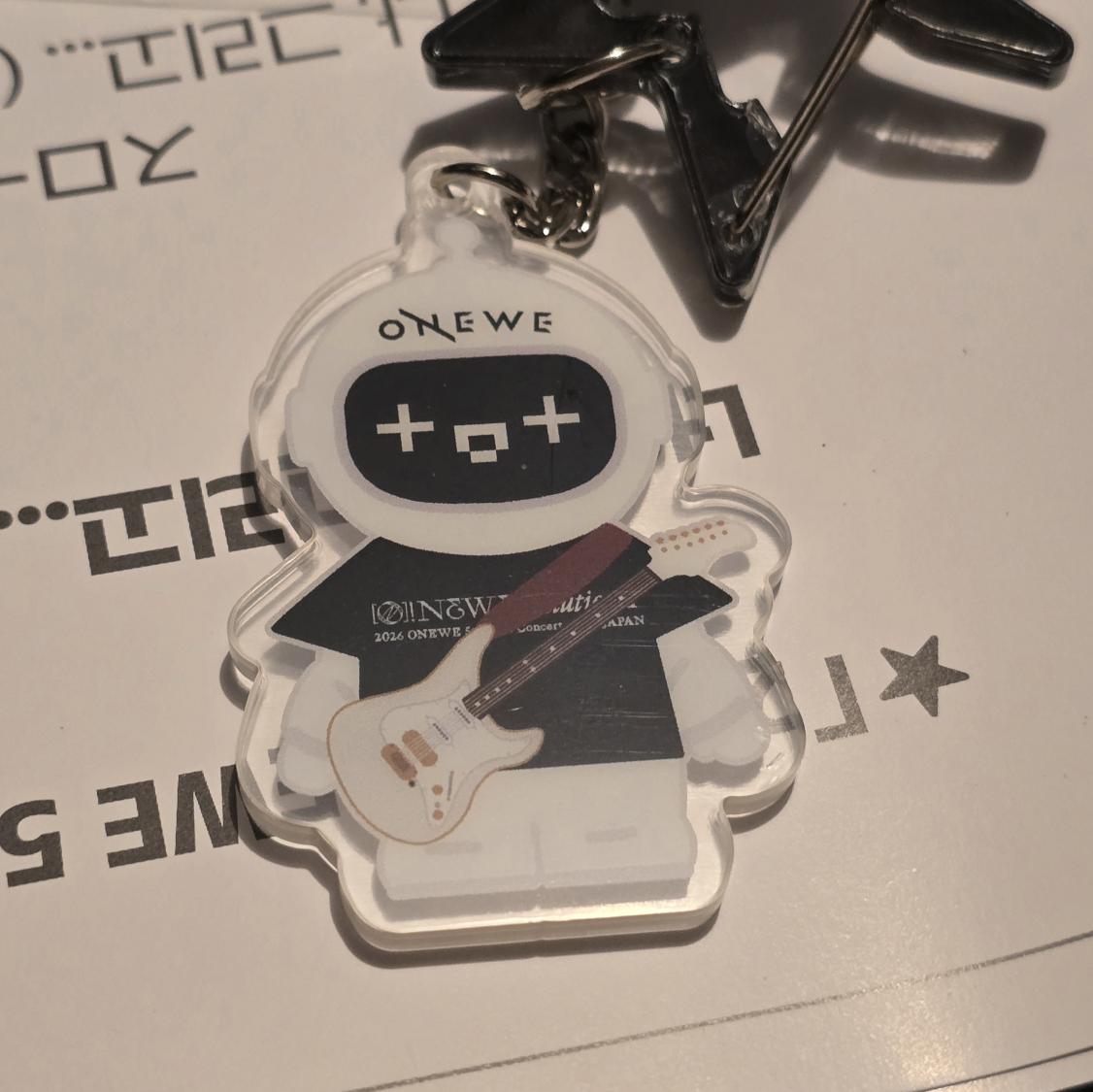 I just realized that hyungu's carabiner keyring from jp md has the guitar strap i gave him a few years ago 🥺 (or maybe just the same color lol)