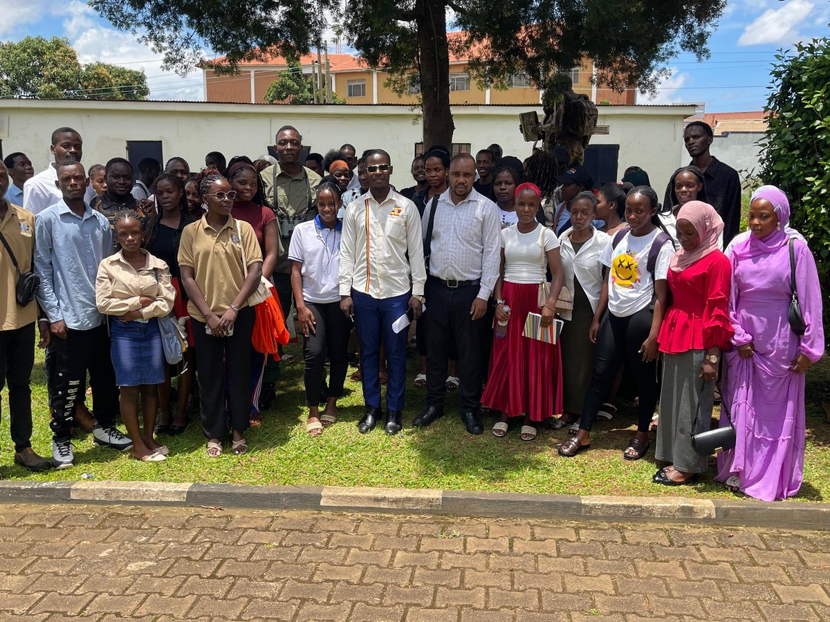 royalbirders's tweet photo. From engaging tourism students @MuteesaIRoyal through career guidance focused on #birdingtourism to stepping into the #field with students from @Makerere for real birding experiences
We are building the next generation avian tourism professionals.

More birds, less worries ❤️ https://t.co/xUL6jhd9Vg