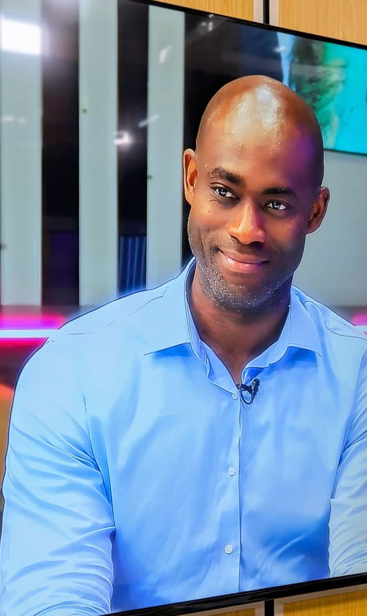 canal2inter's tweet image. [ 📸 #𝗡𝗼𝘄 | 𝗣𝗵𝗶𝗹𝗶𝗽𝗽𝗲 𝗦𝗶𝗺𝗼 𝗲𝘀𝘁 𝗮𝗰𝘁𝘂𝗲𝗹𝗹𝗲𝗺𝗲𝗻𝘁 𝘀𝘂𝗿 𝗹𝗲 𝗽𝗹𝗮𝘁𝗲𝗮𝘂 𝗱𝗲 𝗖’𝗖𝗼𝗺𝗺𝗲𝗻𝘁 ✨☺️ ]

Quelles sont vos questions pour cet entrepreneur, investisseur, conférencier et créateur de contenu ? 👇🏾
#PhilippeSimo
#Entrepreneuriat
#CComment