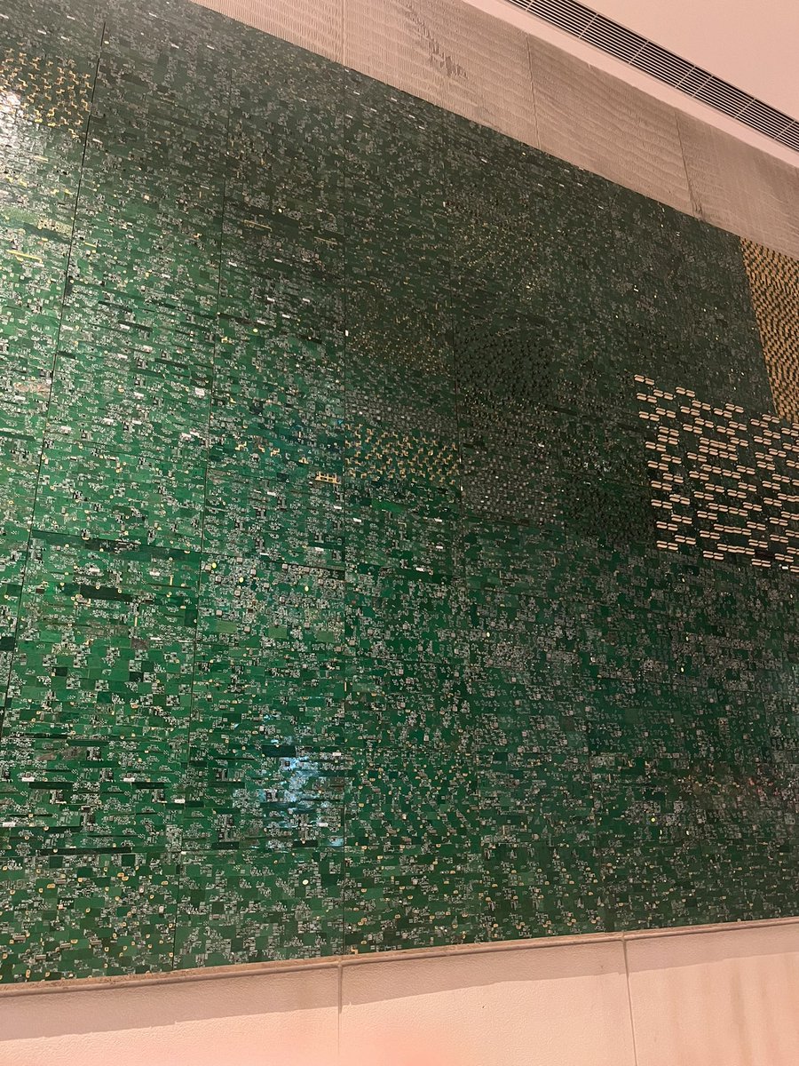 Kya zarurat hai iski office mei?