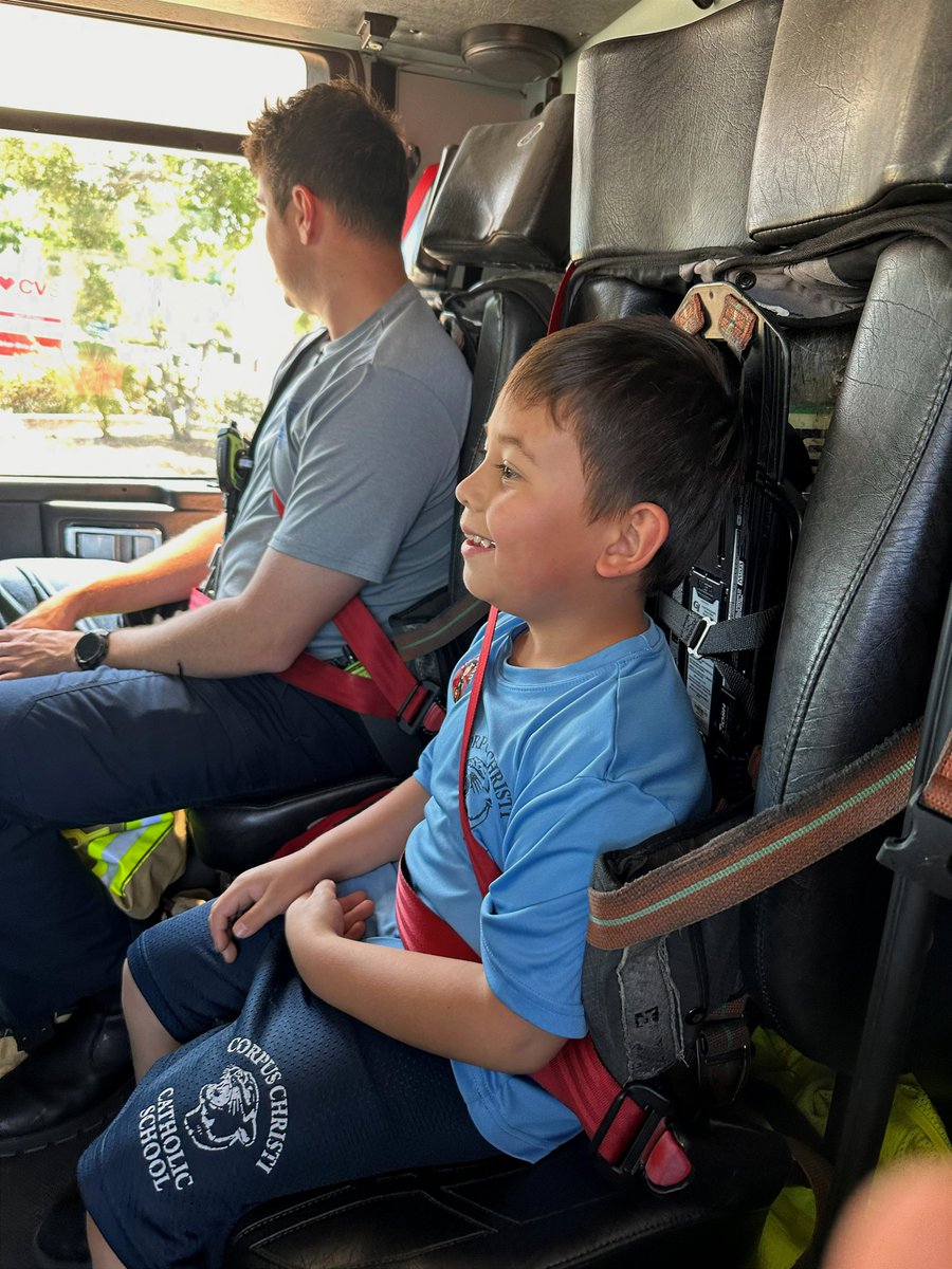 TempleTerraceFD's tweet photo. Wyatt from Corpus Christi Catholic School served as our Fire Chief for a Day! He experienced a station tour, bunker gear fitting, fire safety training, hose work, and a ride along on a fire engine. Great day on shift! 👨‍🚒🔥 #TTFD #ChiefForADay https://t.co/QpvXkGftZb