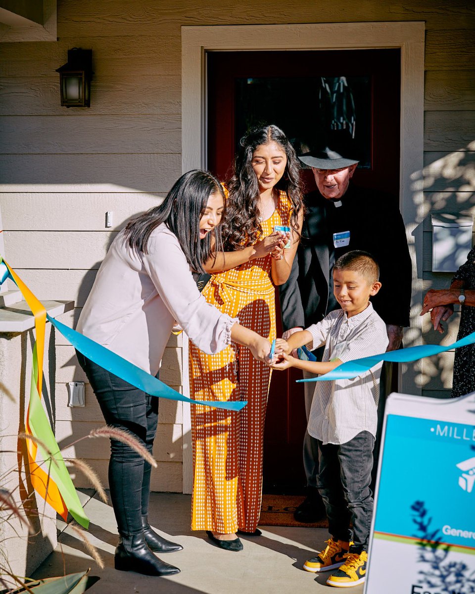 HabitatLA's tweet photo. 🏡This is what home looks like🎀

Keys in hand. Ribbons cut. New beginnings.

This #NationalHomeownershipMonth we’re celebrating the people behind every front door- individuals and families stepping into stability, opportunity, &amp; a future of their own💙

#NationalFairHousingMonth https://t.co/RJbCGX2jRr
