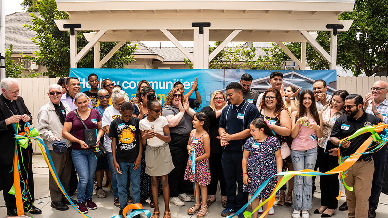HabitatLA's tweet photo. 🏡This is what home looks like🎀

Keys in hand. Ribbons cut. New beginnings.

This #NationalHomeownershipMonth we’re celebrating the people behind every front door- individuals and families stepping into stability, opportunity, &amp; a future of their own💙

#NationalFairHousingMonth https://t.co/RJbCGX2jRr