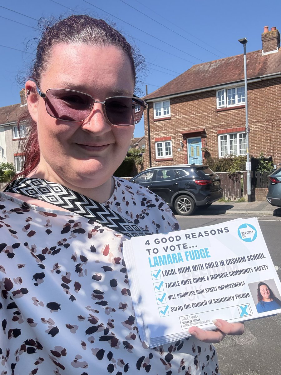 LamaraFPompey's tweet image. Great to be out in #Cosham as the #Portsmouth @reformparty_uk Candidate in the #LocalElections in two weeks 🩵

Thank you to @JacobS4Fratton for joining me today. We covered a good amount of houses with more to come 💪🏻

It’s #TimeForReform. Vote #ReformUK on Thursday 7th May 🗳️