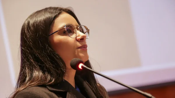NoticiasRCN's tweet photo. #ATENCIÓN | La Fiscalía cita a la directora del Fondo de Adaptación, Angie Rodríguez, a ampliación de denuncia por las presuntas actuaciones irregulares que involucrarían a Carlos Carrillo, Juliana Guerrero y a un privado de la libertad.
https://t.co/cRcW49Lve1 https://t.co/nLgN3Jpeia