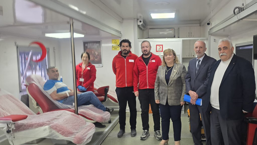 Yönetim Kurulu Üyemiz Semra Tozaraydın, Batı Anadolu Bölge Kan Merkezi Müdürümüz Dr. Ali Mumcu ve Kütahya Kan Bağış Merkezi Müdürümüz Dr. Mahmut Ulusoy, Kütahya Meydan Kan Bağış Ekibini ziyaret etti.

Ziyarette, yürütülen kan bağışı faaliyetleri hakkında değerlendirmelerde