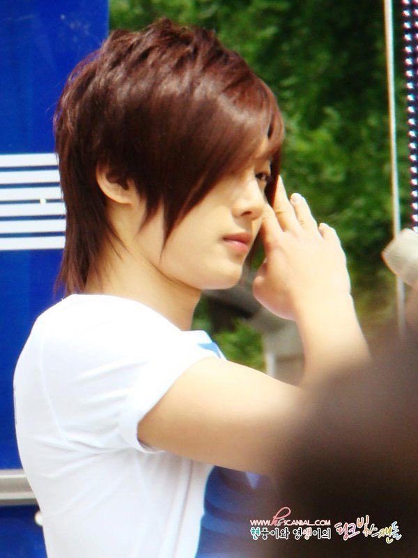 현중 금발 흑발 금발 갈발 와리가리 타서
이때 레드브라운 컬러는 비교적 조용히ㅋㅋㅋ 넘어간 것 같아서 아쉬븜 잘 어울리고 좋은데ㅋㅋㅋㅋ