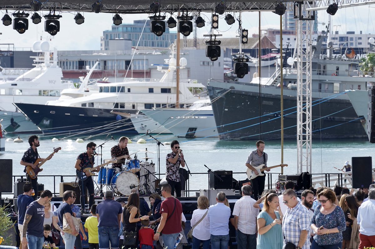RegatistasRV's tweet photo. #Vela #náutica 17º @VLCBoatShow . El @VLCBoatShow lanza Dock&amp;Roll. una nueva zona de experiencias con Foodtrucks y Música en directo. 
@veleseventsvlc @AjuntamentVLC @c_valenciana 
https://t.co/5Cb8cOhkpi https://t.co/tQRWZgBd6o