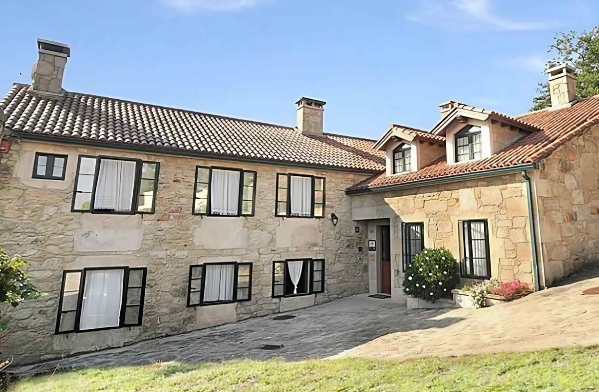 MENETRAY's tweet photo. Las antiguas casas de labranza en Galicia representan una oportunidad única para quienes buscan invertir en una casa rural con historia, carácter y alta demanda turística.
#CasaRural #TurismoRural #Galicia #InversionInmobiliaria #ArquitecturaTradicional #CasasConEncanto https://t.co/PG3ukEdfW6