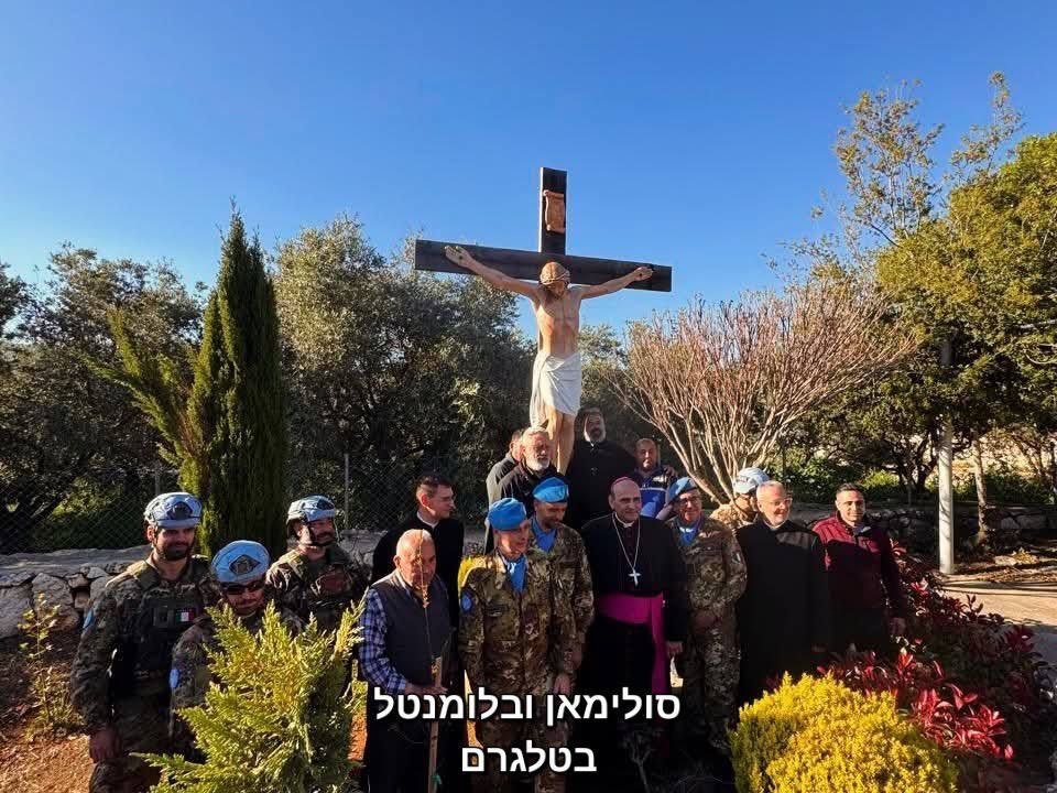 dessere88fenice's tweet photo. ❗️La statua di Gesù Cristo, che è stata distrutta da un soldato dell'IDF nel sud del Libano, è stata sostituita dalle truppe italiane dell'UNIFIL.
#AussieCossack https://t.co/H9ZvuvPDPC