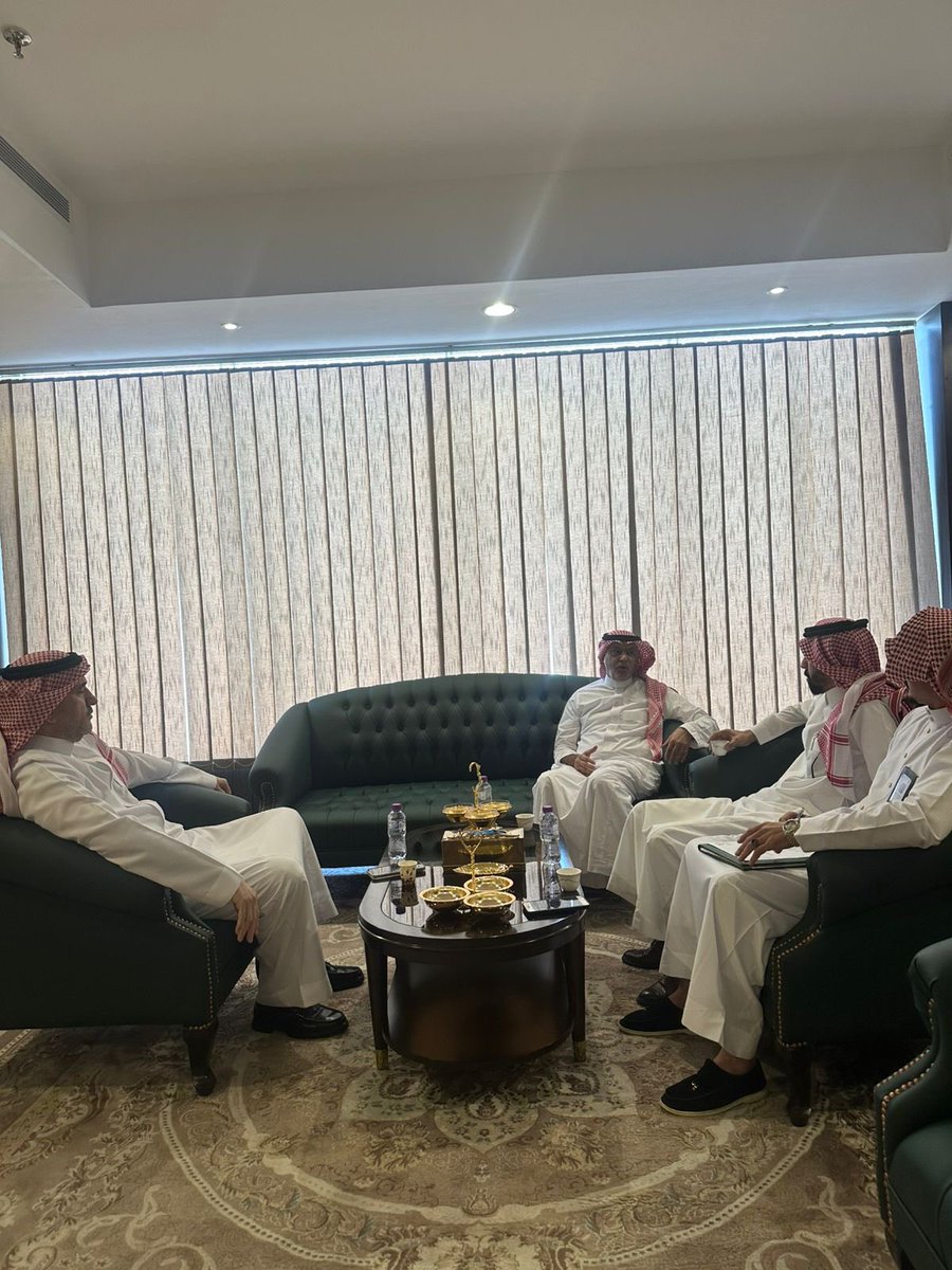 اجتمع سعادة رئيس داما القابضة المستشار عبدالله بن غازي العتيبي، مع مجلس إدارة جمعية عبور إنسان لمكافحة الاتجار بالأشخاص ،بحضور سعادة اللواء عبدالمحسن عبدالعزيز الميمان، سعادة نائب رئيس مجلس الإدارة الأستاذ رائد عبدالعزيز الحمدان، والرئيس التنفيذي الأستاذ سامي أحمد الوصابي ،وذلك