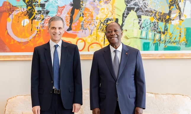 CMA CGM renforce sa présence en Côte d’Ivoire 🚢

Son PDG Rodolphe Saadé a annoncé à Abidjan le développement de ses activités maritimes et logistiques, avec l’objectif de faire du port d’Abidjan un hub stratégique en Afrique de l’Ouest.

#Logistique #TransportMaritime