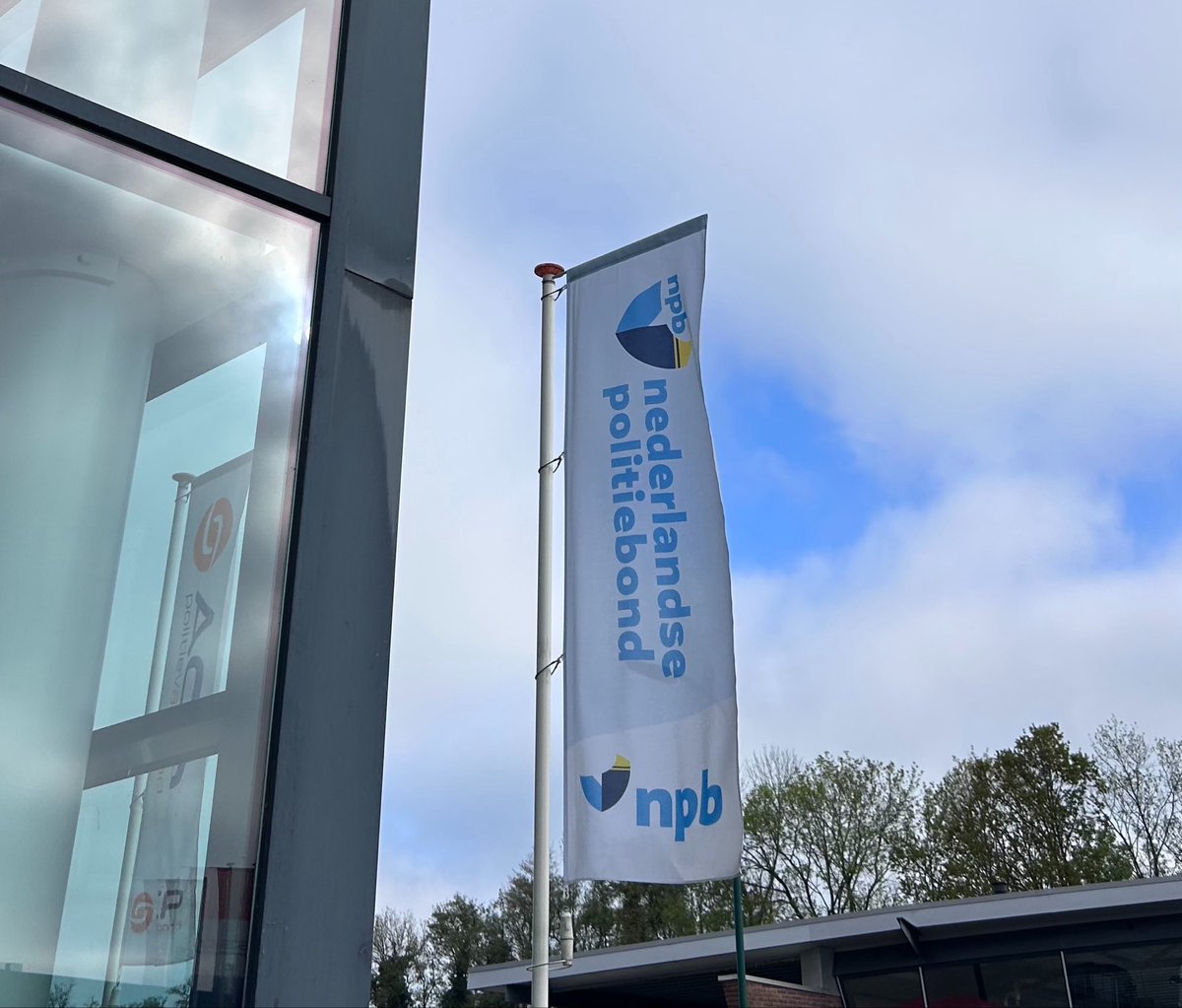 NPBDH's tweet photo. Vandaag cursus verdieping nieuwe zorgstelsel en disciplinaire onderzoeken voor onze belangenbehartigers 💙#politie #samensterk https://t.co/xKyHObnRr8