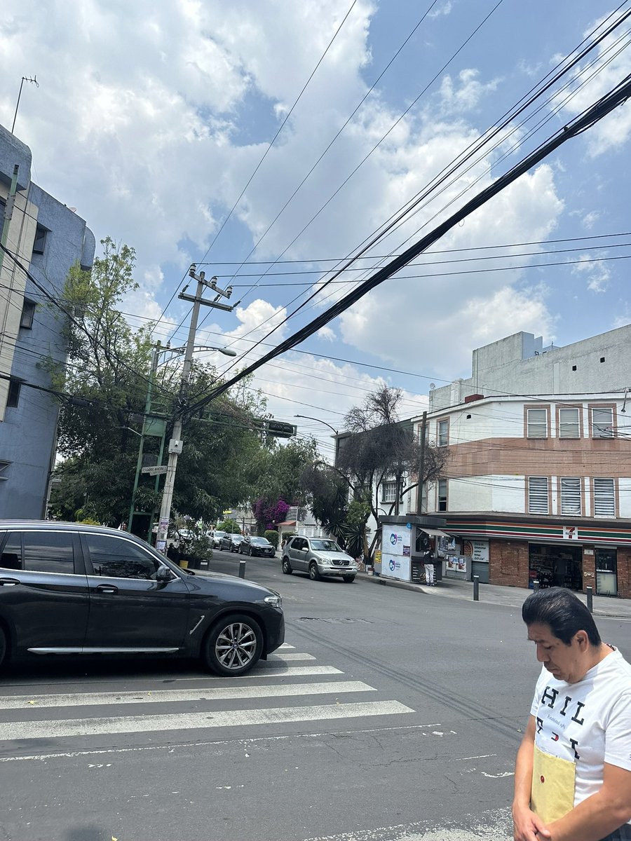 pilfernandez's tweet image. ‼️‼️‼️Dia 24‼️‼️‼️ 

  Y!!!!!!……….👇👇👇🖐️🖐️
CONTANDO LA INEPTITUD @ClaraBrugadaM @Ceci_vadillo @GustavoGarciaMH de @mauriciotabe @cesar_m_garrido PONGAN ORDEN A #telmex #izzy y todas estas compañías IRRESPONSABLES @carlosslim @RicardoBSalinas 

EL PROBLEMA DEL CABLEADO esta
