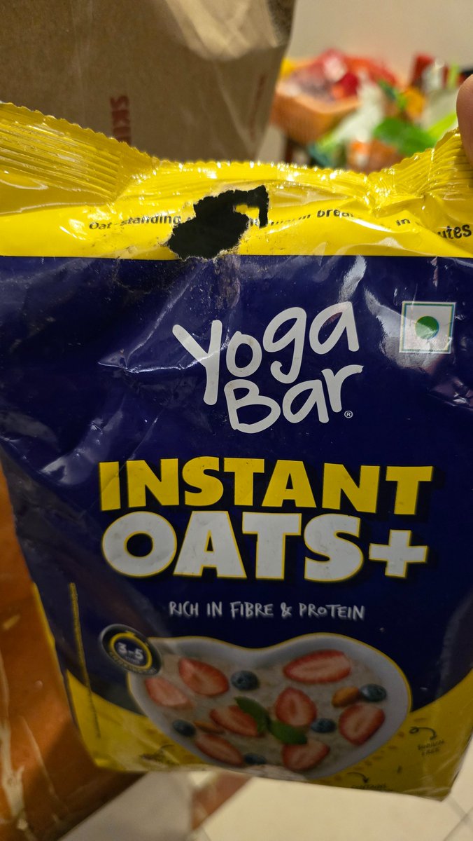 esrijan's tweet photo. @Flipkartminutes 
OD337381473162623200
See the condition of oats delivered in this order. It looks like the packageis eaten by rats in your warehouse. Raised the concern with support but get generic response and long waits to even get a refund for such filthy products @flipk https://t.co/aMoj7zJZTl