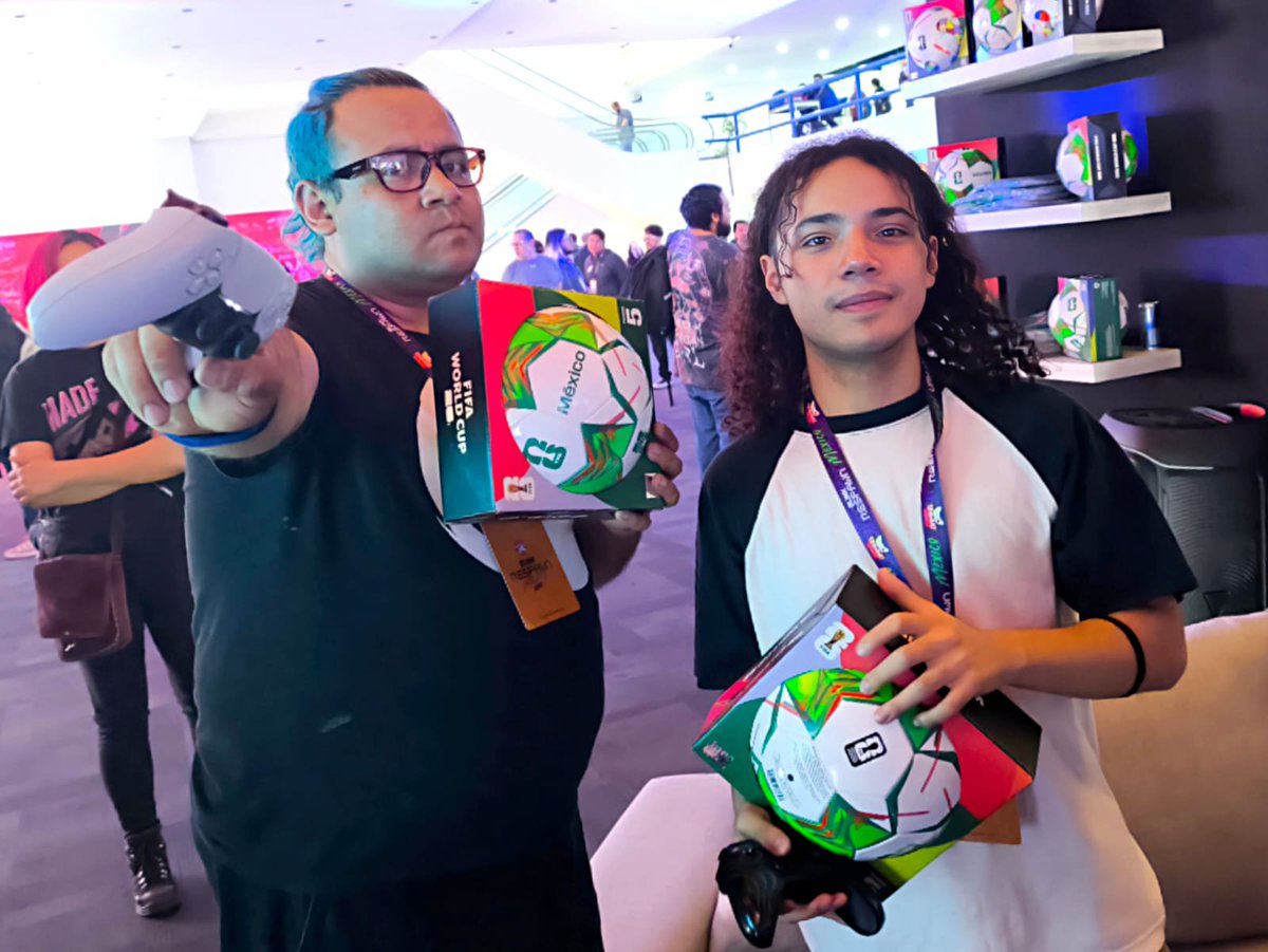 tarimato's tweet photo. 2da tanda de fotos del @blinkesportsmx , y aún faltan más 🎮🕹️🔥 https://t.co/d3fnlHu2If