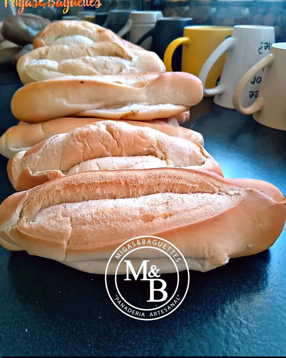 migasybaguettes's tweet photo. Saliendo los panes de a locha de 80 g, corteza crujiente y miga suave tipo algodón 🔥
Trabajando ando 😜
#Pandealocha #panfrances #francesitos #pandebarras #panespañol #barrasespañolas #pansiciliano #pansicilianito #migasybaguettes #hogazas #pan #panaderia #bakery https://t.co/AfpZlGvZBY