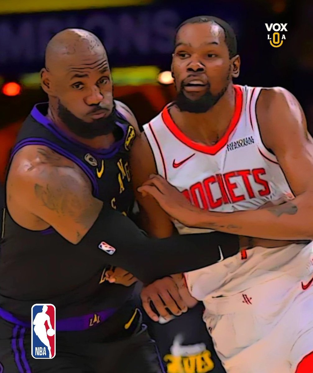 reneromanosport's tweet image. #LeBron James está convirtiendo esta serie en un recordatorio incómodo para quienes juraban que su tiempo ya había pasado: Los Angeles #Lakers mandan 2‑0 sobre unos Houston #Rockets de Kevin #Durant que todavía pueden refugiarse en su cancha, pero ya cargan dos golpes serios en