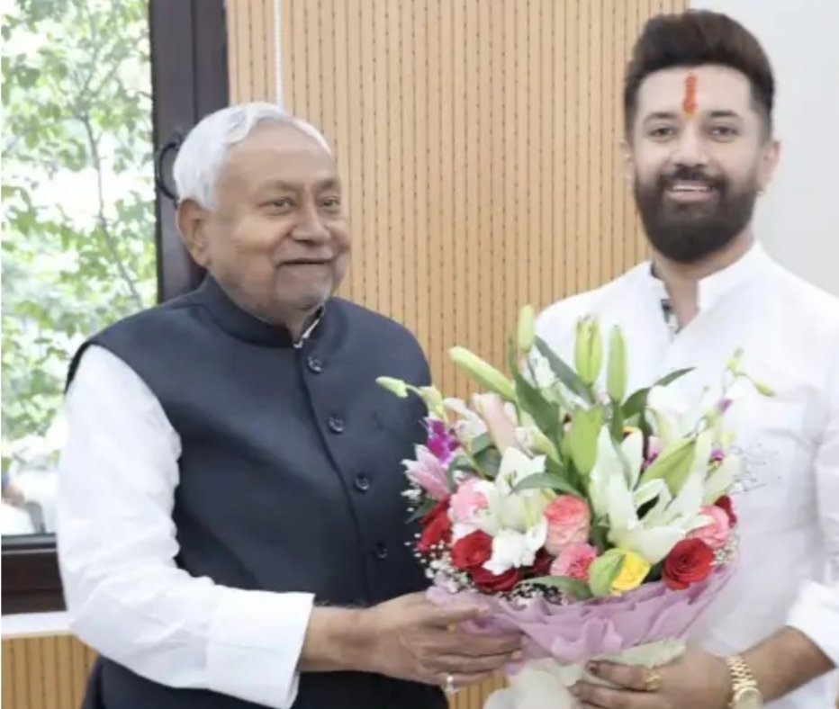 babulkp80's tweet image. नई सरकार एवं N D A गठबन्धन को ढेर सारा बधाई और चिराग पासवान कभी भी मंत्री या मुख्यमंत्री का लालसा लालच नहीं रखते हैं यही सबसे अलग बनाते हैं लोजपा अध्यक्ष एवं केंद्रीय मंत्री @iChiragPaswan #nda @NitishKumar @BJP4Bihar @LJP4India @narendramodi @Rajeshverma_LJP @rajutiwari1997