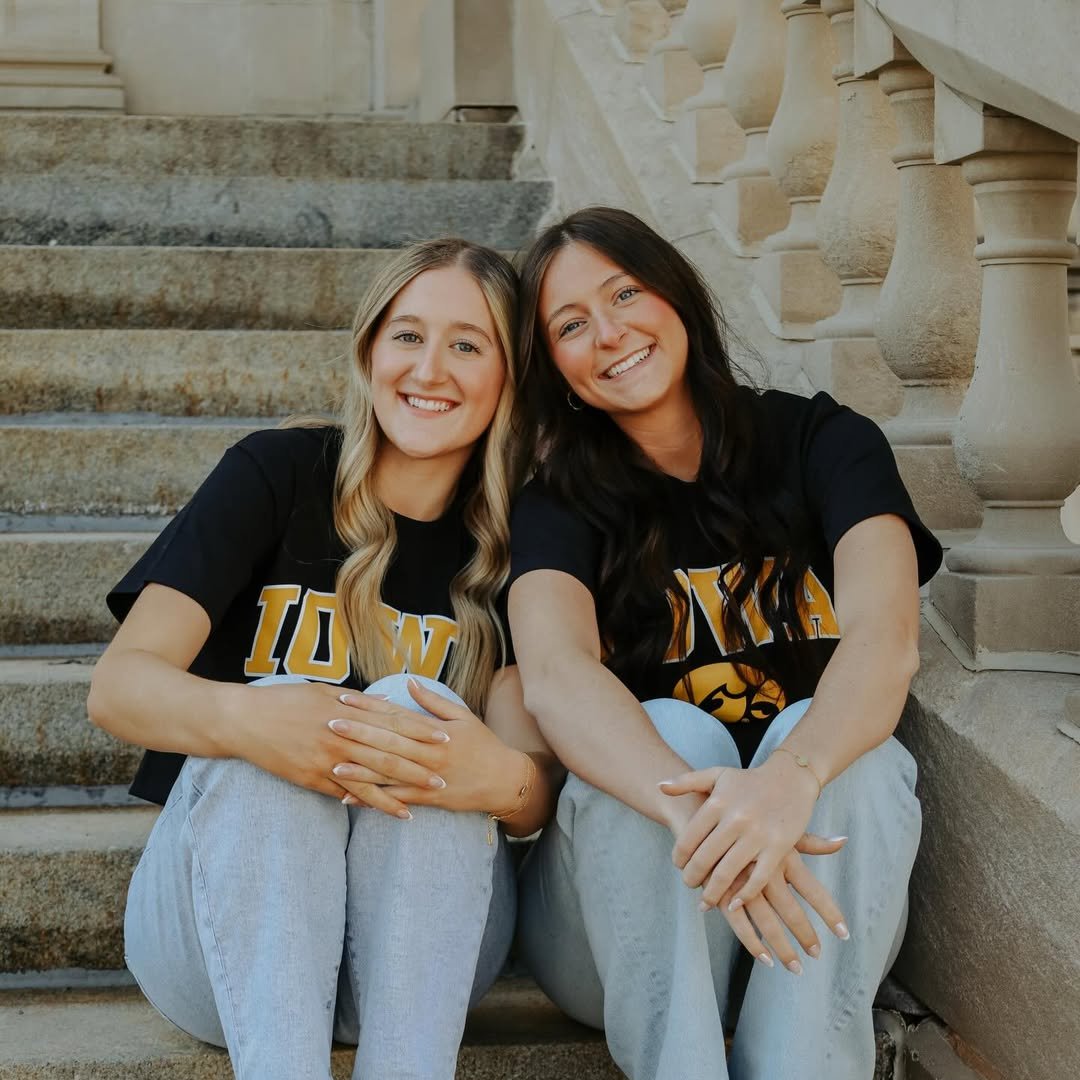 IowaAdmissions's tweet photo. Future Hawkeyes, this is your sign to make it official. Accept your offer by May 1 and join the Hawkeye family! https://t.co/2SsD19jekh