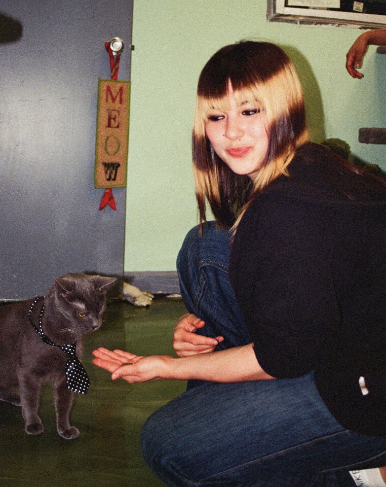 Chany425586's tweet image. Alyy é così dolce e carina con i gatti 🥹❤️‍🩹 #alysaliu #cats #photo #love