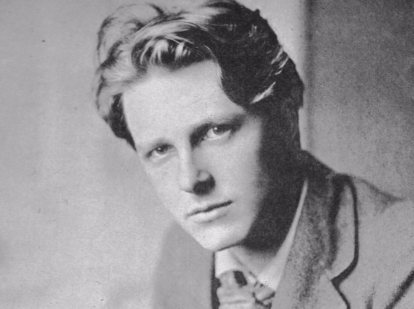 TheHistoryPress's tweet image. #OnThisDay in 1915, Rupert Brooke, a young scholar and poet serving as an officer in the British Royal Navy, dies of blood poisoning on a hospital ship.🌹🚢 Learn more👉: buff.ly/UBEKFDT #OTD #WarPoetry #WWI