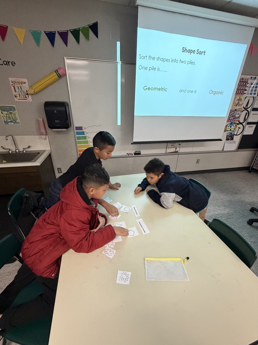 ShelerKelly's tweet photo. Activating Prior (vocabulary) Knowledge through “Bell Ringer” shape sorts.  Geometric vs Organic. “What do you look for in a shape to decide whether your shape is geometric or organic?” https://t.co/OIDITFc79P