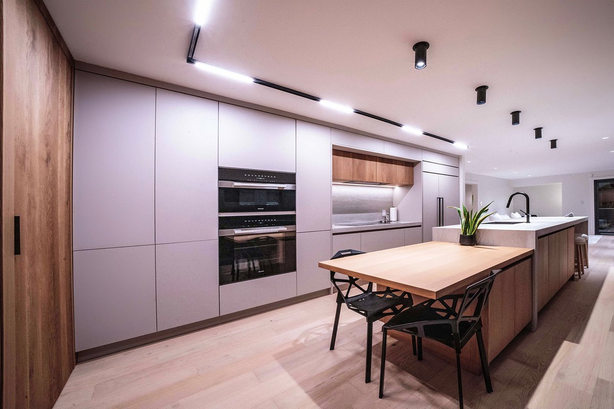 VioletBuildGTA's tweet image. ✨ 2026 Kitchen Trends in Toronto are here! From warm tones &amp;amp; natural materials to smart layouts and hidden storage—design meets function.

👉 Read more: violetbuild.com/blog/2026-kitc…
📞 Call (905) 401-5222 to get started!

#KitchenDesign #TorontoHomes #Renovation