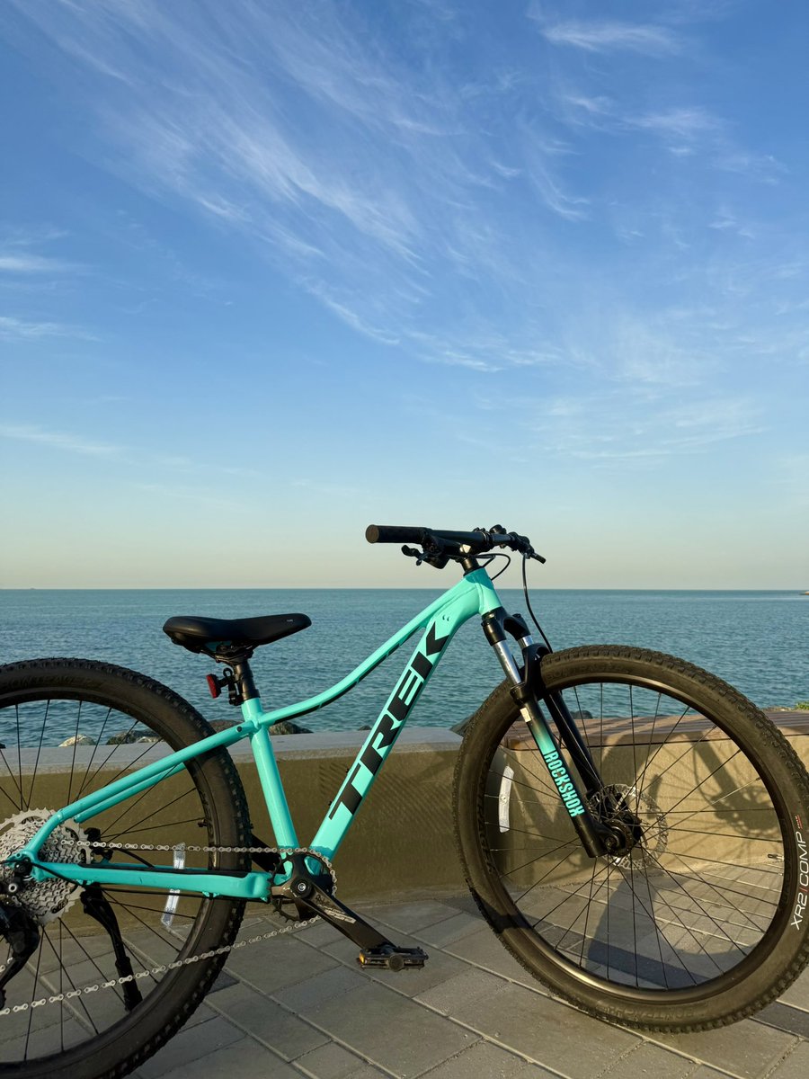 meabalsharrah's tweet photo. Chasing the sunset 🚲💙 https://t.co/aAYHfyoWA7