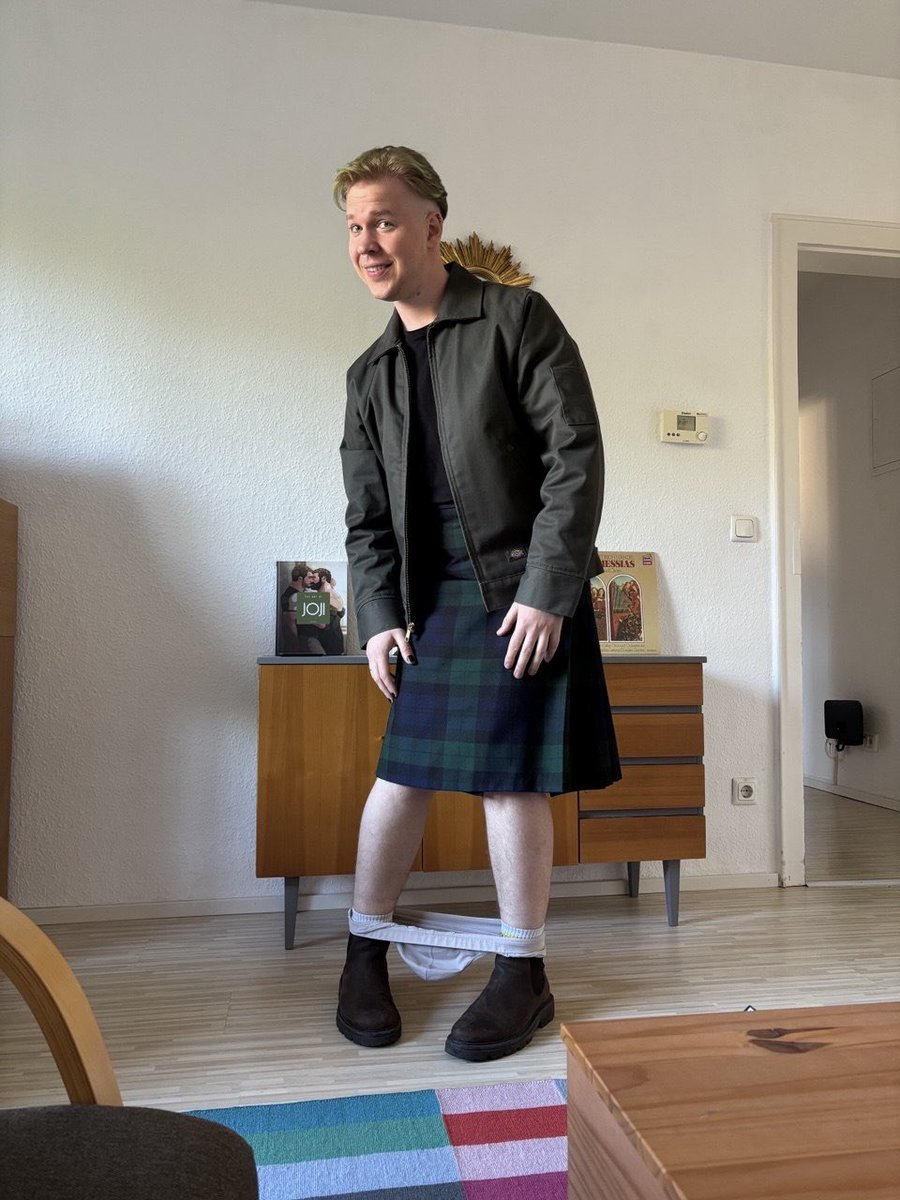 OlenIloinen tweet media
