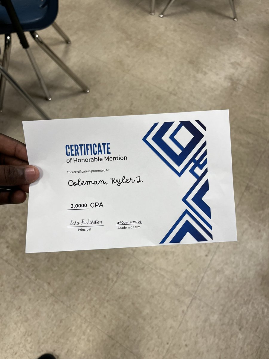 KylerColeman's tweet image. They said it was all about the field… I proved it’s the classroom too. 📚🏈
Honor Roll. Different type of grind.✈️ @blueacesfb #StudentAthlete