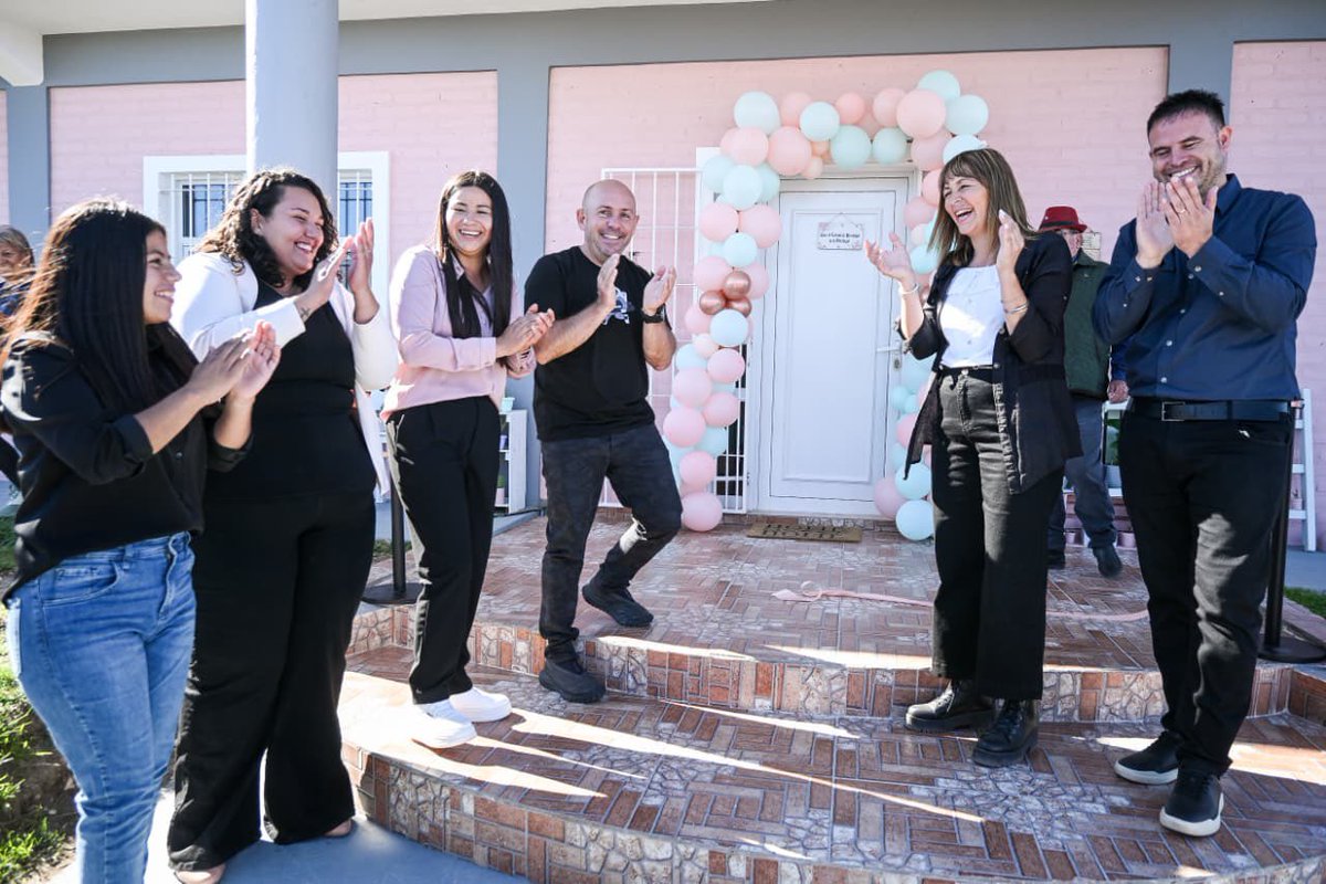 Gus_Sastre's tweet photo. Visitamos las instalaciones de “Reto a la vida”, donde quedó inaugurado el nuevo Centro de ayuda gratuito y voluntario para mujeres en consumo problemático. 

Los felicitamos por este trabajo que realizan, fundamental de cara a la sociedad y para quienes más necesitan de este tipo de acompañamiento y respaldo.