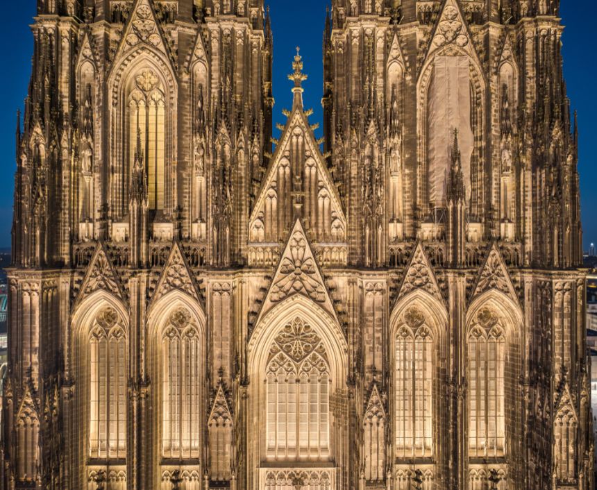 dl_onlinemag's tweet image. 📖Our cover story, Glow Without Spectacle, explores the award-winning redesign that transformed one of Europe’s most iconic landmarks through thoughtful, sustainable illumination.

🔗 Read more: issuu.com/designinglight…
#LightingDesign #ArchitecturalLighting