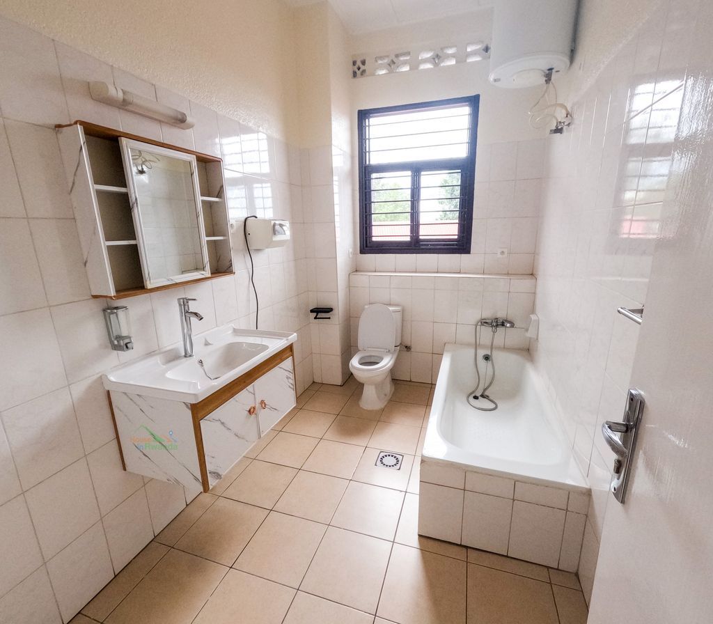 HouseInRwanda's tweet image. 🏠Kigali Prime Office / Administrative Property for Rent in Kacyiru🆕

💸 Price is on request
🛏️ Offices:15
🛁 Bathrooms:5
👍Furnished: nO

houseinrwanda.com/property/rent/…

Contact name:👨‍💼House in Rwanda

#Offices #Rent #Kigali #HouseinRwanda