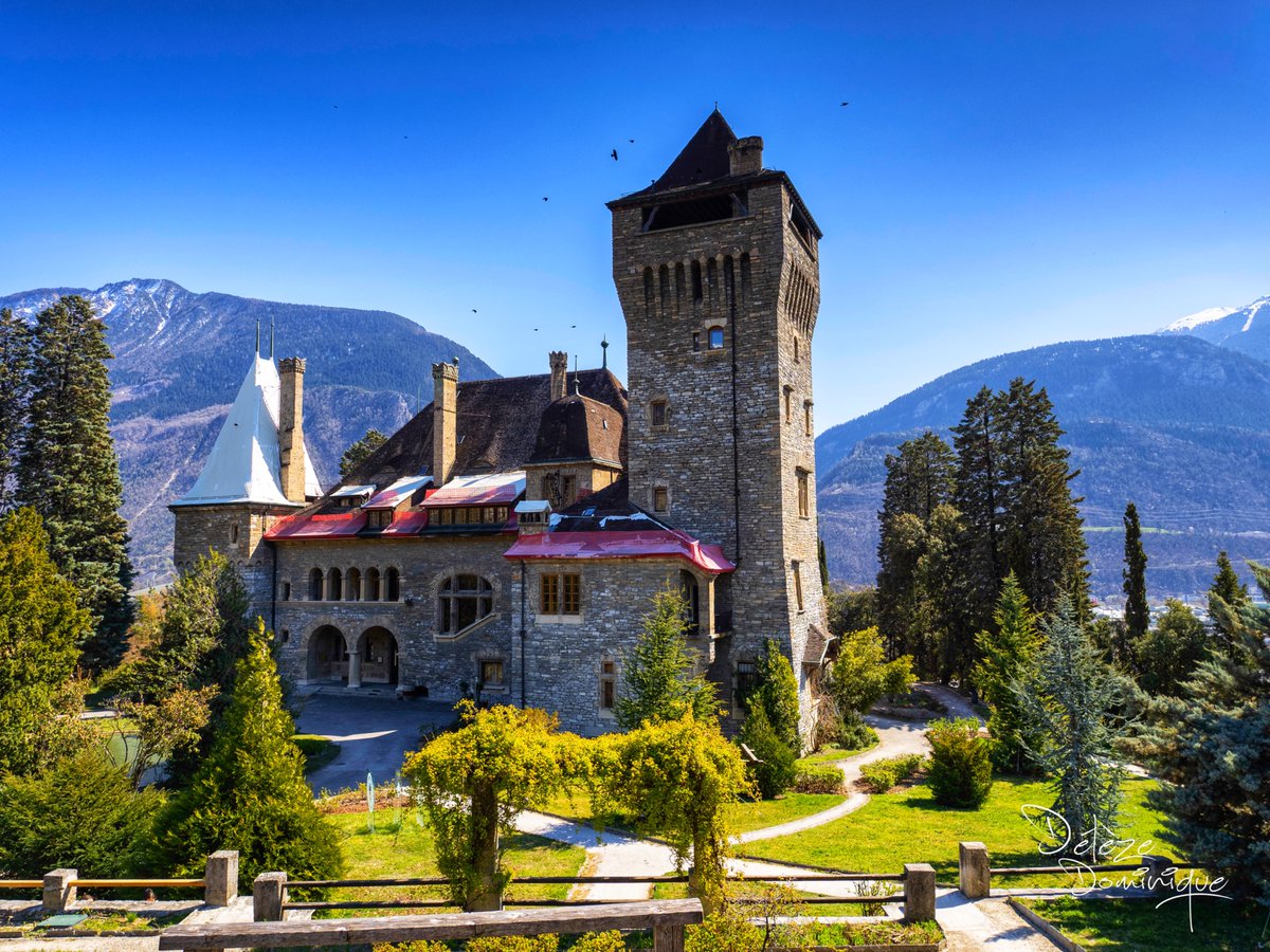 DelezeD's tweet image. Le Château Mercier est un lieu unique mêlant architecture, culture et jardins 🏰🌸🥰🇨🇭
Sierre, Valais, Suisse, 04/2026

#suisse #switzerland #chateau #castle @valaiswallis @MySwitzerland_e