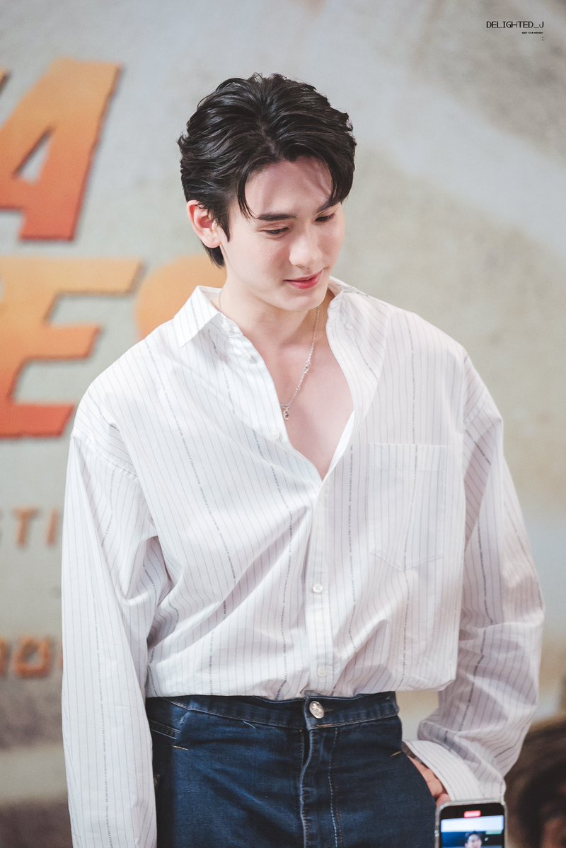 msclear27's tweet image. ชอบเชิ้ตขาวงานดูหนังลุคนี้ 
ส่งไปหมดหน้าผมชุด เริ่ดเลยล่ะ

#kasibook @kasibook