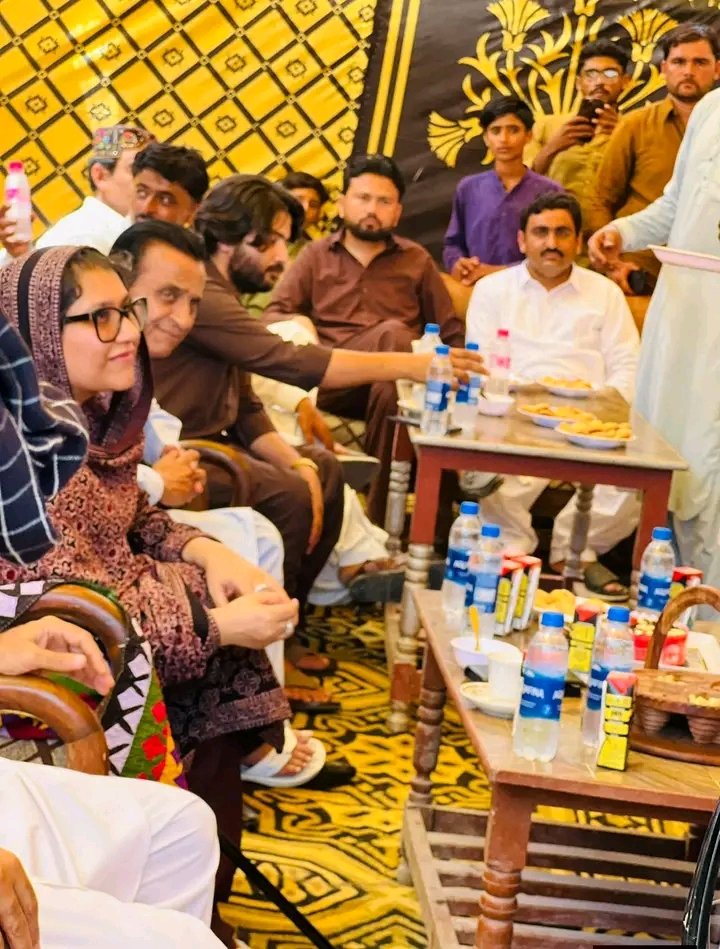 DaudpotaHassain's tweet image. Public service before politics. ❤️🖤💚

PPP Senator @Anny_Marri holds Khuli Kachehri in UC Shah Sikandar Abad, #NA209. Issues of the people heard &amp;amp; addressed immediately.  

#PPPServes #PeopleFirst  

@BBhuttoZardari @ShaziaAttaMarri