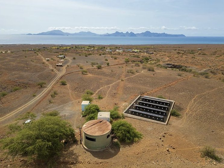Perímetro agrícola de Casa do Meio, no concelho de Porto Novo, com recurso a um furo com bomba de água alimentada 100% por #EERR
#IlhaSantoAntão #CaboVerde